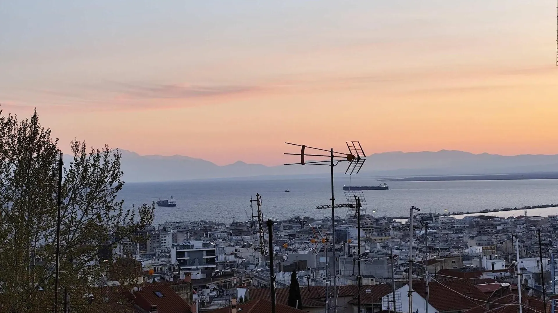 Elegant 2Bd Apt In Thess Old Town W Panoramic View Thessaloniki Greece